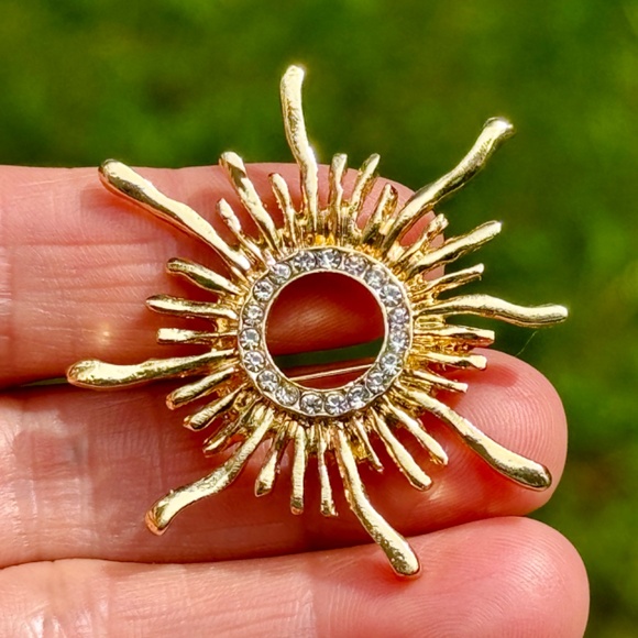 🔥2/$20 Sun Brooch Rhinestone Sun pin - Picture 7 of 8